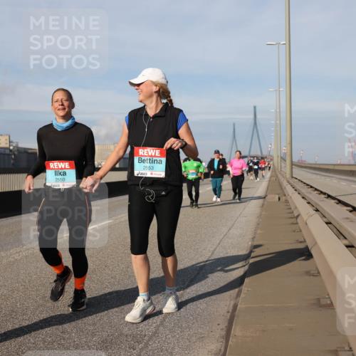 03.10.2025 - Köhlbrandbrückenlauf Lena Gebhardt http://msf.ph/oto/9099712 03.10.2025 10:10:53 Position 2 2397, 2550, 2553 meine-sportfotos.de