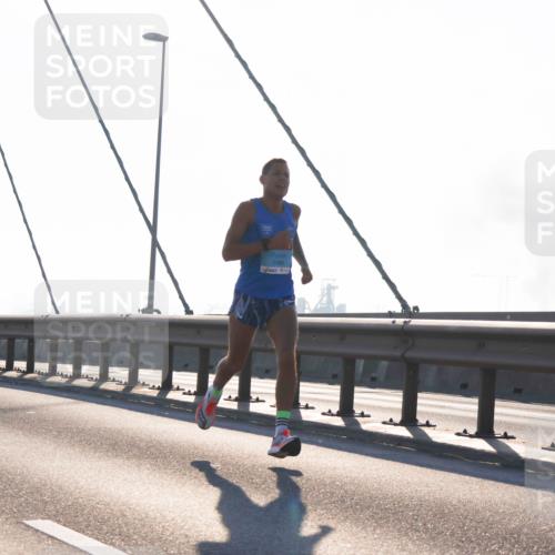 03.10.2025 - Köhlbrandbrückenlauf Strokosch-Dieckow http://msf.ph/oto/9099733 03.10.2025 09:15:28 Position 1 11217 meine-sportfotos.de