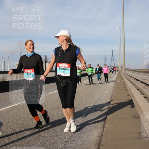 03.10.2025 - Köhlbrandbrückenlauf Lena Gebhardt http://msf.ph/oto/9099734 03.10.2025 10:10:53 Position 2 2397, 2550, 2553 meine-sportfotos.de