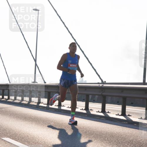 03.10.2025 - Köhlbrandbrückenlauf Strokosch-Dieckow http://msf.ph/oto/9099737 03.10.2025 09:15:29 Position 1  meine-sportfotos.de