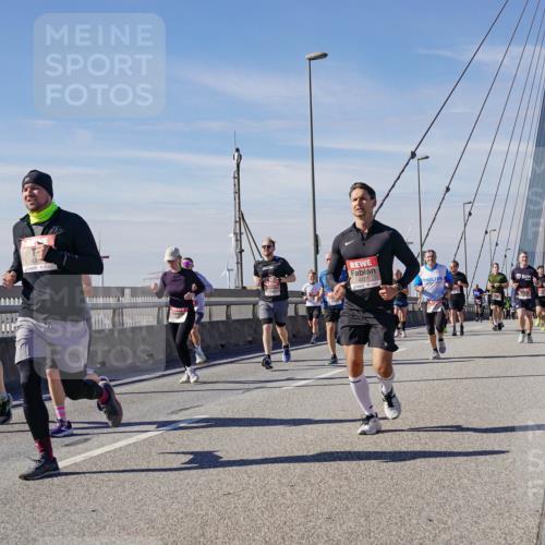 03.10.2025 - Köhlbrandbrückenlauf Michael Burmester http://msf.ph/oto/9099739 03.10.2025 12:45:49 Position 2 4377 meine-sportfotos.de