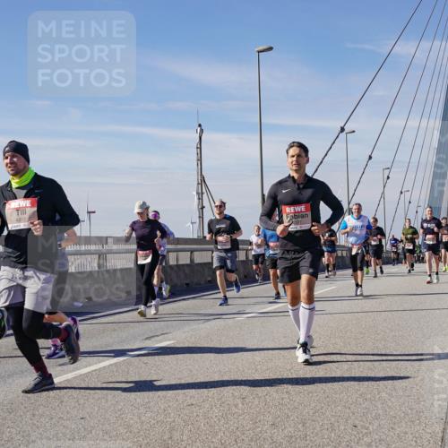 03.10.2025 - Köhlbrandbrückenlauf Michael Burmester http://msf.ph/oto/9099753 03.10.2025 12:45:49 Position 2 1, 4317, 4377 meine-sportfotos.de