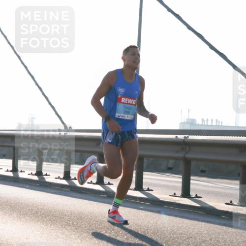 03.10.2025 - Köhlbrandbrückenlauf Strokosch-Dieckow http://msf.ph/oto/9099757 03.10.2025 09:15:29 Position 1 3769 meine-sportfotos.de