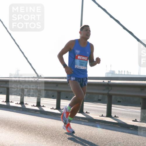 03.10.2025 - Köhlbrandbrückenlauf Strokosch-Dieckow http://msf.ph/oto/9099763 03.10.2025 09:15:29 Position 1  meine-sportfotos.de