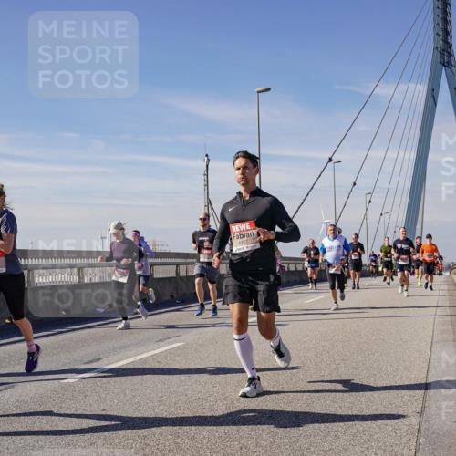 03.10.2025 - Köhlbrandbrückenlauf Michael Burmester http://msf.ph/oto/9099765 03.10.2025 12:45:50 Position 2 4377 meine-sportfotos.de