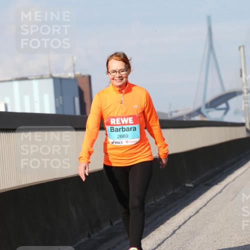 03.10.2025 - Köhlbrandbrückenlauf Jannik Wohlers http://msf.ph/oto/9099772 03.10.2025 10:27:09 Position 3 2669 meine-sportfotos.de