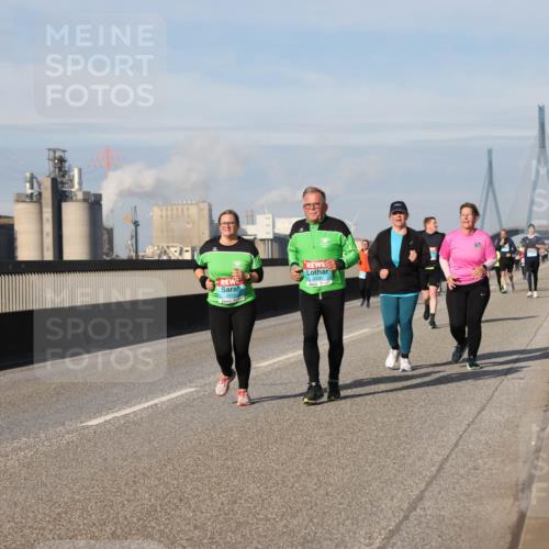 03.10.2025 - Köhlbrandbrückenlauf Lena Gebhardt http://msf.ph/oto/9099773 03.10.2025 10:10:55 Position 2 2020 meine-sportfotos.de