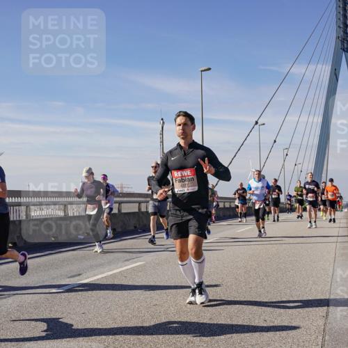 03.10.2025 - Köhlbrandbrückenlauf Michael Burmester http://msf.ph/oto/9099775 03.10.2025 12:45:50 Position 2 4377 meine-sportfotos.de