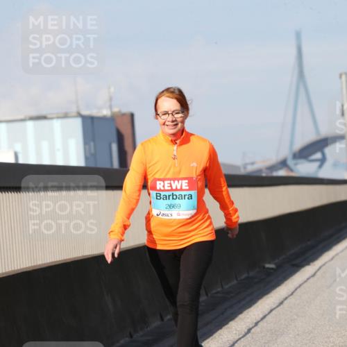 03.10.2025 - Köhlbrandbrückenlauf Jannik Wohlers http://msf.ph/oto/9099778 03.10.2025 10:27:09 Position 3 2669 meine-sportfotos.de