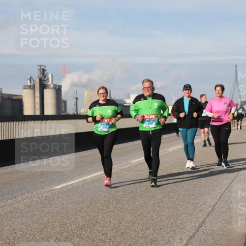 03.10.2025 - Köhlbrandbrückenlauf Lena Gebhardt http://msf.ph/oto/9099784 03.10.2025 10:10:56 Position 2 2011, 2020 meine-sportfotos.de