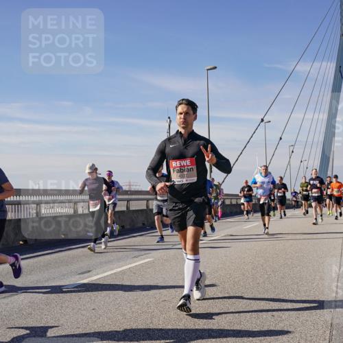 03.10.2025 - Köhlbrandbrückenlauf Michael Burmester http://msf.ph/oto/9099791 03.10.2025 12:45:50 Position 2 4377 meine-sportfotos.de