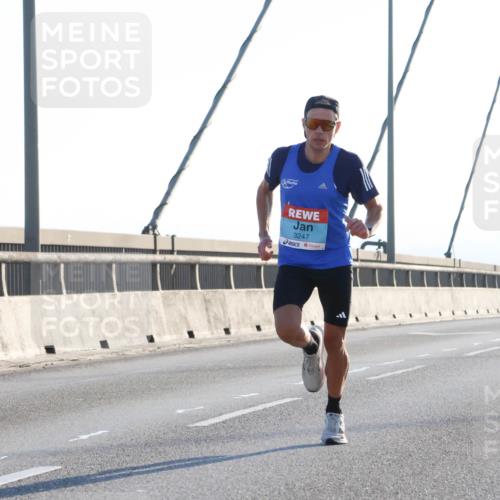 03.10.2025 - Köhlbrandbrückenlauf Strokosch-Dieckow http://msf.ph/oto/9099794 03.10.2025 09:16:16 Position 1 3247 meine-sportfotos.de