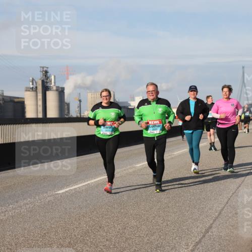 03.10.2025 - Köhlbrandbrückenlauf Lena Gebhardt http://msf.ph/oto/9099801 03.10.2025 10:10:56 Position 2 2011, 2020 meine-sportfotos.de