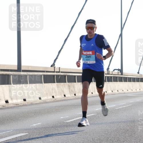 03.10.2025 - Köhlbrandbrückenlauf Strokosch-Dieckow http://msf.ph/oto/9099807 03.10.2025 09:16:16 Position 1 3247 meine-sportfotos.de