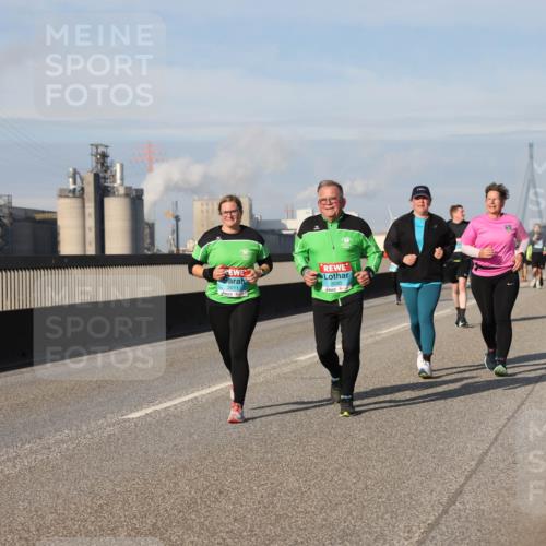 03.10.2025 - Köhlbrandbrückenlauf Lena Gebhardt http://msf.ph/oto/9099812 03.10.2025 10:10:56 Position 2 2011, 2020 meine-sportfotos.de
