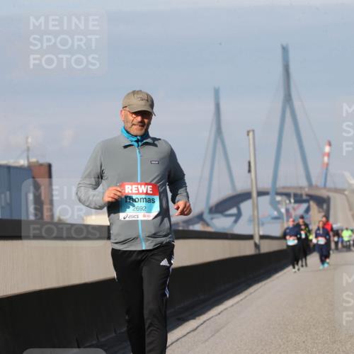 03.10.2025 - Köhlbrandbrückenlauf Jannik Wohlers http://msf.ph/oto/9099821 03.10.2025 10:27:16 Position 3 2692 meine-sportfotos.de
