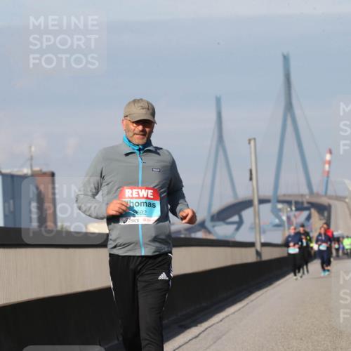 03.10.2025 - Köhlbrandbrückenlauf Jannik Wohlers http://msf.ph/oto/9099825 03.10.2025 10:27:16 Position 3 2692 meine-sportfotos.de