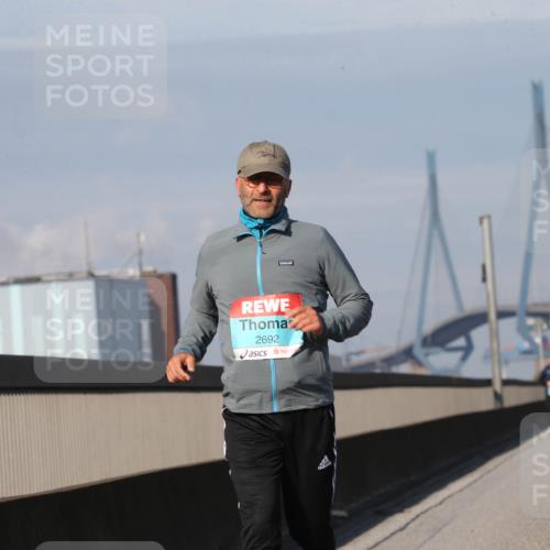 03.10.2025 - Köhlbrandbrückenlauf Jannik Wohlers http://msf.ph/oto/9099835 03.10.2025 10:27:16 Position 3 2692 meine-sportfotos.de