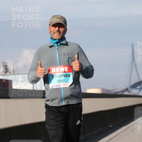 03.10.2025 - Köhlbrandbrückenlauf Jannik Wohlers http://msf.ph/oto/9099846 03.10.2025 10:27:18 Position 3 17, 2692 meine-sportfotos.de