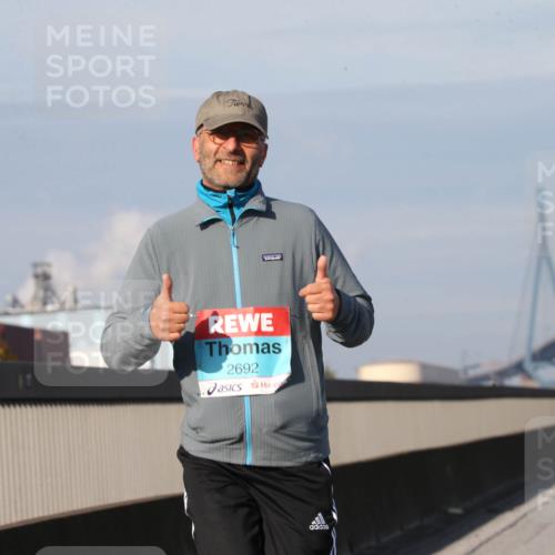 03.10.2025 - Köhlbrandbrückenlauf Jannik Wohlers http://msf.ph/oto/9099851 03.10.2025 10:27:18 Position 3 2692 meine-sportfotos.de