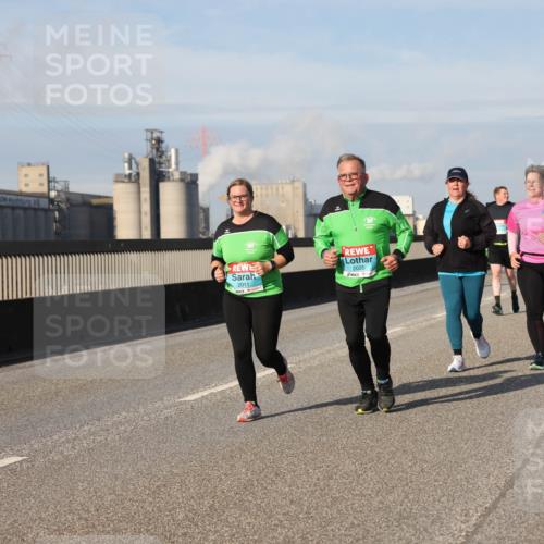03.10.2025 - Köhlbrandbrückenlauf Lena Gebhardt http://msf.ph/oto/9099855 03.10.2025 10:10:56 Position 2 2011, 2020 meine-sportfotos.de