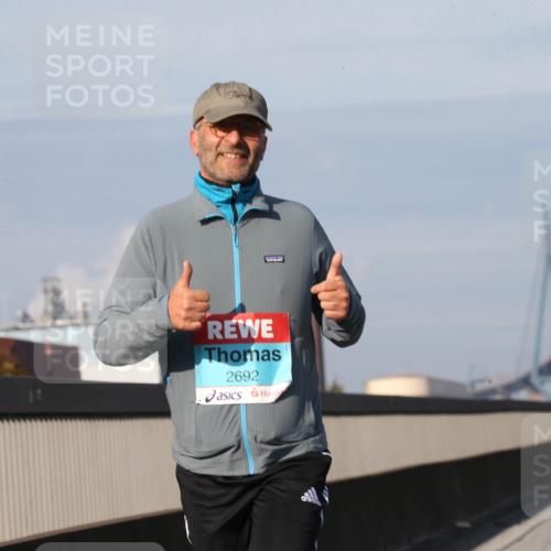 03.10.2025 - Köhlbrandbrückenlauf Jannik Wohlers http://msf.ph/oto/9099857 03.10.2025 10:27:18 Position 3 2692 meine-sportfotos.de