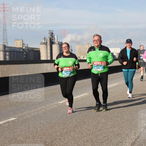 03.10.2025 - Köhlbrandbrückenlauf Lena Gebhardt http://msf.ph/oto/9099896 03.10.2025 10:10:56 Position 2 2011, 2020 meine-sportfotos.de