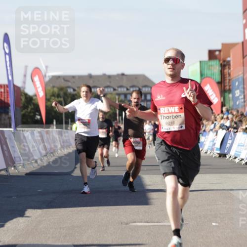 03.10.2025 - Köhlbrandbrückenlauf Jannik Wohlers http://msf.ph/oto/9099902 03.10.2025 12:56:56 Ziel 4068, 4086, 4115, 4491, 5962, 6016 meine-sportfotos.de