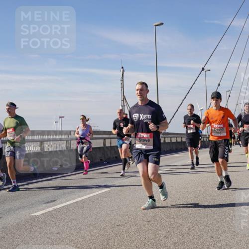 03.10.2025 - Köhlbrandbrückenlauf Michael Burmester http://msf.ph/oto/9099911 03.10.2025 12:45:54 Position 2  meine-sportfotos.de