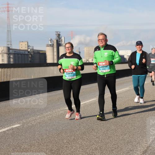 03.10.2025 - Köhlbrandbrückenlauf Lena Gebhardt http://msf.ph/oto/9099918 03.10.2025 10:10:57 Position 2 2020, 2011 meine-sportfotos.de