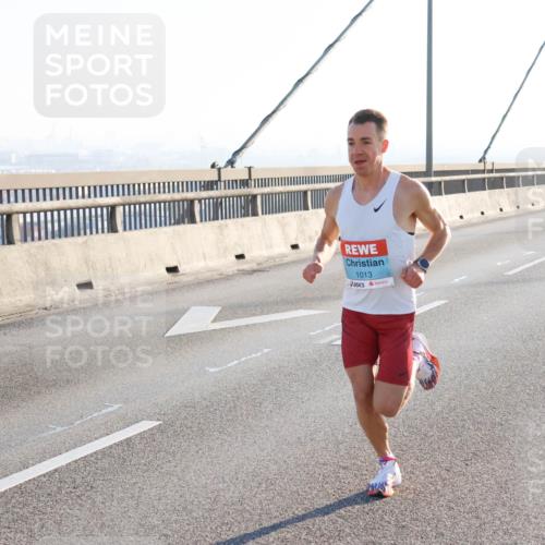 03.10.2025 - Köhlbrandbrückenlauf Strokosch-Dieckow http://msf.ph/oto/9099950 03.10.2025 09:17:10 Position 1 1013 meine-sportfotos.de