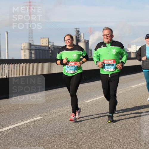 03.10.2025 - Köhlbrandbrückenlauf Lena Gebhardt http://msf.ph/oto/9099958 03.10.2025 10:10:57 Position 2 2011, 2020 meine-sportfotos.de