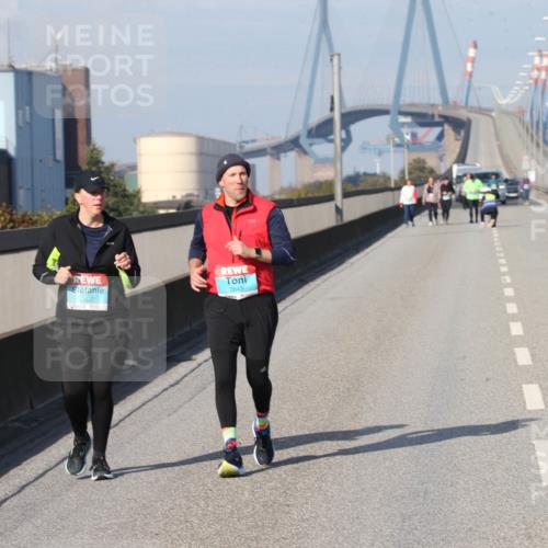 03.10.2025 - Köhlbrandbrückenlauf Jannik Wohlers http://msf.ph/oto/9099963 03.10.2025 10:27:52 Position 3 2607, 2643 meine-sportfotos.de