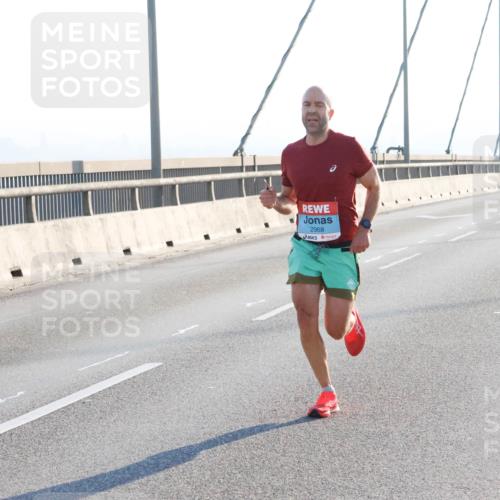 03.10.2025 - Köhlbrandbrückenlauf Strokosch-Dieckow http://msf.ph/oto/9099980 03.10.2025 09:17:27 Position 1 2968 meine-sportfotos.de