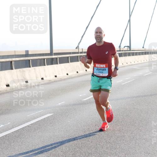 03.10.2025 - Köhlbrandbrückenlauf Strokosch-Dieckow http://msf.ph/oto/9099985 03.10.2025 09:17:27 Position 1 2968 meine-sportfotos.de