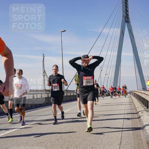 03.10.2025 - Köhlbrandbrückenlauf Michael Burmester http://msf.ph/oto/9099987 03.10.2025 12:45:56 Position 2 302, 6744 meine-sportfotos.de