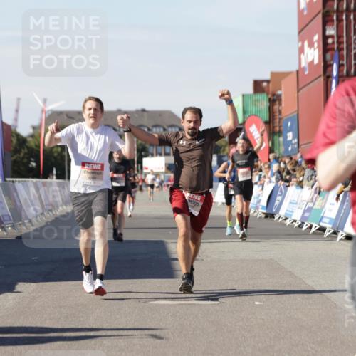 03.10.2025 - Köhlbrandbrückenlauf Jannik Wohlers http://msf.ph/oto/9099995 03.10.2025 12:56:58 Ziel 4042, 4068, 4086, 4115, 4491, 5846, 5962, 6016, 6417 meine-sportfotos.de