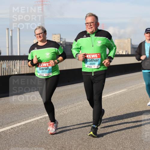 03.10.2025 - Köhlbrandbrückenlauf Lena Gebhardt http://msf.ph/oto/9100002 03.10.2025 10:10:58 Position 2 2011, 2020 meine-sportfotos.de