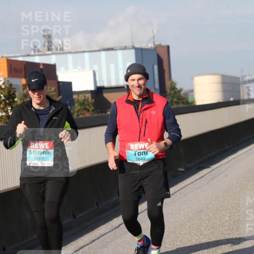 03.10.2025 - Köhlbrandbrückenlauf Jannik Wohlers http://msf.ph/oto/9100003 03.10.2025 10:27:56 Position 3 2607, 2643 meine-sportfotos.de