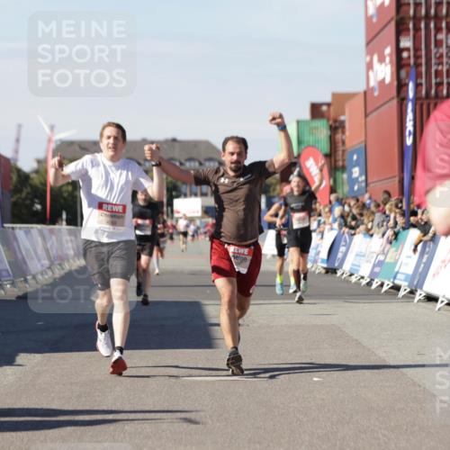 03.10.2025 - Köhlbrandbrückenlauf Jannik Wohlers http://msf.ph/oto/9100007 03.10.2025 12:56:58 Ziel 4042, 4068, 4086, 4115, 4491, 5846, 5962, 6016, 6417 meine-sportfotos.de