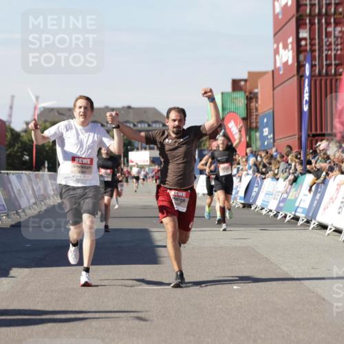 03.10.2025 - Köhlbrandbrückenlauf Jannik Wohlers http://msf.ph/oto/9100017 03.10.2025 12:56:58 Ziel 4042, 4068, 4086, 4115, 4491, 5846, 5962, 6016, 6417 meine-sportfotos.de