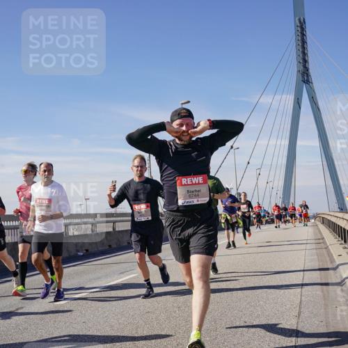 03.10.2025 - Köhlbrandbrückenlauf Michael Burmester http://msf.ph/oto/9100020 03.10.2025 12:45:57 Position 2 6744 meine-sportfotos.de