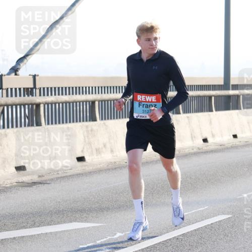 03.10.2025 - Köhlbrandbrückenlauf Strokosch-Dieckow http://msf.ph/oto/9100024 03.10.2025 09:18:01 Position 1 3127 meine-sportfotos.de