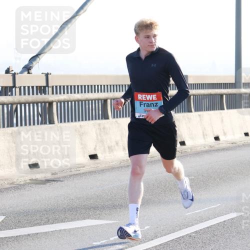 03.10.2025 - Köhlbrandbrückenlauf Strokosch-Dieckow http://msf.ph/oto/9100030 03.10.2025 09:18:01 Position 1  meine-sportfotos.de