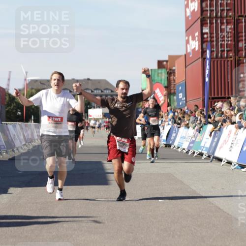 03.10.2025 - Köhlbrandbrückenlauf Jannik Wohlers http://msf.ph/oto/9100034 03.10.2025 12:56:58 Ziel 4042, 4068, 4086, 4115, 4491, 5846, 5962, 6016, 6417 meine-sportfotos.de