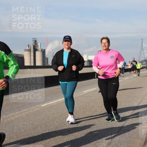 03.10.2025 - Köhlbrandbrückenlauf Lena Gebhardt http://msf.ph/oto/9100040 03.10.2025 10:10:58 Position 2 2020 meine-sportfotos.de