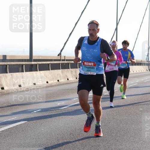 03.10.2025 - Köhlbrandbrückenlauf Strokosch-Dieckow http://msf.ph/oto/9100041 03.10.2025 09:18:13 Position 1 1041 meine-sportfotos.de