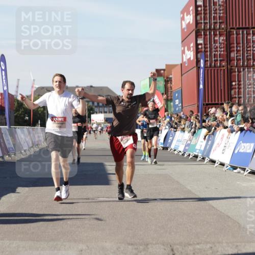 03.10.2025 - Köhlbrandbrückenlauf Jannik Wohlers http://msf.ph/oto/9100043 03.10.2025 12:56:58 Ziel 4042, 4068, 4086, 4115, 4491, 5846, 5962, 6016, 6417 meine-sportfotos.de