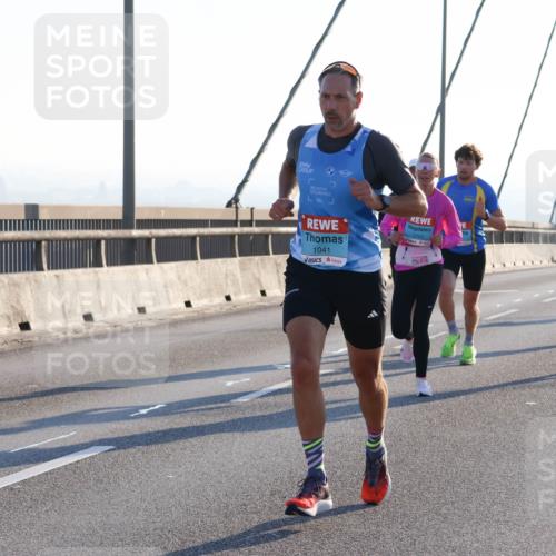 03.10.2025 - Köhlbrandbrückenlauf Strokosch-Dieckow http://msf.ph/oto/9100047 03.10.2025 09:18:13 Position 1 1041, 3203 meine-sportfotos.de