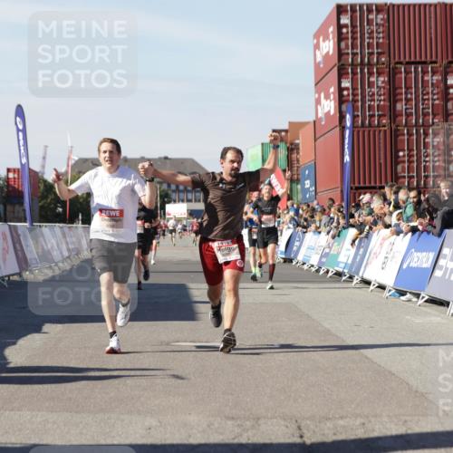 03.10.2025 - Köhlbrandbrückenlauf Jannik Wohlers http://msf.ph/oto/9100051 03.10.2025 12:56:58 Ziel 4042, 4068, 4086, 4115, 4491, 5846, 5962, 6016, 6417 meine-sportfotos.de